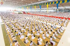 ภาพ No.86895:พิธีตักบาตร , พิธีบูชาข้าวพระ , พิธีจุดเทียนใจ ไฟนิรันดร์ อนันตชัย ในวันอาทิตย์ต้นเดือน 3 กันยายน พ.ศ. 2566 ณ วัดพระธรรมกาย