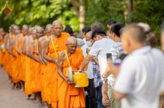 ภาพ No.231846:วันเสาร์ ที่ 5 กรกฎาคม พ.ศ. 2568 พิธีบรรพชา อุปสมบท โครงการอุปสมบท บูชาธรรมมหาปูชนียาจารย์ รุ่นเข้าพรรษา ณ วัดเกาะแก้วประชานุรักษ์ อ.วังทอง  จ.พิษณุโลก