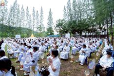 ภาพ No.238391:วันเสาร์ที่ 9 สิงหาคม พ.ศ. 2568 พิธีกลั่นแผ่นดิน โปรยทราย และจุดประทีปถวายเป็นพุทธบูชา จ.ระยอง สถาปนาองค์พระเจดีย์เพื่อสร้างสันติภาพโลก ณ ศูนย์ปฏิบัติธรรมระยอง(บ้านช่องลม) ต.บางบุตร อ.บ้านค่าย จ.ระยอง