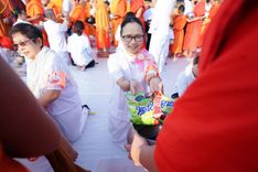 ภาพ No.180464:พิธีตักบาตรพระ ๑,๐๐๐ รูป ฉลองเมืองลำปาง ๑,๓๔๔ ปี วันเสาร์ที่ ๗ ธันวาคม พ.ศ. ๒๕๖๗ ณ ลานพระบรมราชานุสาวรีย์ พระนเรศวรมหาราช อ.เกาะคา จ.ลำปาง