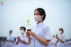 ภาพ No.90102:พิธีปลูกทรัพย์บานชื่น  เนื่องใน 139 ปี วันคล้ายวันเกิดด้วยรูปกายเนื้อ พระมงคลเทพมุนี (สด จนฺทสโร) พระผู้ปราบมาร วันอังคารที่ 10 ตุลาคม พ.ศ. 2566 ณ วัดพระธรรมกาย จ.ปทุมธานี