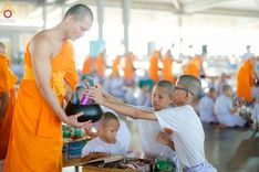 ภาพ No.214631:วันศุกร์ที่ 4 เมษายน พ.ศ.2568 นาคธรรมทายาทตักบาตรพระพี่เลี้ยง ในโครงการบรรพชาสามเณร ฟื้นฟูพระพุทธศาสนาทั่วไทย ณ วิหารคด 22 วัดพระธรรมกาย