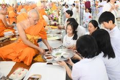 ภาพ No.162171:พิธีถวายภัตตาหารเมนูสวรรค์ เนื่องในวันออกพรรษา (ขึ้น 15 ค่ำ เดือน 11) วันพฤหัสบดีที่ 17 ตุลาคม พ.ศ. 2567 ณ หอฉันคุณยายอาจารย์ฯ วัดพระธรรมกาย