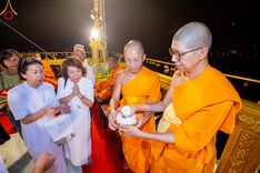 ภาพ No.90523:พิธีอัญเชิญพระบรมสารีริกธาตุประดิษฐาน ณ เจดีย์ศรีสองรัก วัดเก่าเขาน้อย อ.ปากน้ำปราณ จ.ประจวบคีรีขันธ์ วันที่ 3 ตุลาคม พ. ศ. 2566