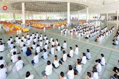 ภาพ No.245115:วันพุธที่ 10 กันยายน พ.ศ. 2568 พิธีถวายภัตตาหารเมนูสวรรค์ เนื่องในวันครบ 25 ปี วันละสังขารคุณยายอาจารย์มหารัตนอุบาสิกาจันทร์ ขนนกยูง ณ หอฉันคุณยายอาจารย์ฯ วัดพระธรรมกาย