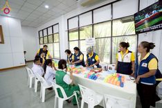 ภาพ No.230346:วันจันทร์ที่ 30 มิถุนายน พ.ศ. 2568 เจ้าอาวาสวัดพระธรรมกาย เยี่ยมอนุโมทนาให้กำลังใจ บุคลากรทางการแพทย์-เจ้าหน้าที่ผู้ปฏิบัติงาน โครงการรถตัดแว่นสายตาเคลื่อนที่สภากาชาดไทย เพื่อเด็กนักเรียนในชนบท พื้นที่จังหวัดปทุมธานี