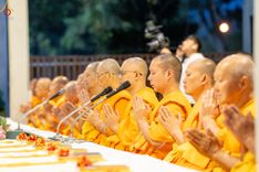 ภาพ No.189413:พิธีถวายภัตตาหารเป็นสังฆทาน แด่พระธรรมยาตรา ในโครงการธรรมยาตรา กตัญญูบูชา มหาปูชนียาจารย์ พระมงคลเทพมุนี(สด จนฺทสโร) พระผู้ปราบมาร อนุสรณ์สถาน 7 แห่ง ปีที่ 13 ณ อนุสรณ์สถานมหาวิหารพระมงคลเทพมุนี (โลตัสแลนด์) อ.สองพี่น้อง จ.สุพรรณบุรี วันที่ 5 มกราคม 2568