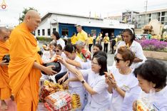 ภาพ No.242015:วันอาทิตย์ที่ 31 สิงหาคม พ.ศ. 2568 พิธีทำบุญแด่คณะสงฆ์ 122 รูป ฉลอง 121 ปี อำเภอคลองหลวง จ.ปทุมธานี เพื่อนำส่งช่วยเหลือคณะสงฆ์ 323 วัด 4 จังหวัดชายแดนภาคใต้ และช่วยเหลือประชาชนจากเหตุปะทะ แนวชายแดนไทย-กัมพูชา ณ บริเวณหน้าที่ว่าการอำเภอคลองหลวง จังหวัดปทุ