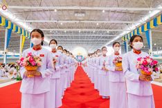 ภาพ No.86962:พิธีตักบาตร , พิธีบูชาข้าวพระ , พิธีจุดเทียนใจ ไฟนิรันดร์ อนันตชัย ในวันอาทิตย์ต้นเดือน 3 กันยายน พ.ศ. 2566 ณ วัดพระธรรมกาย
