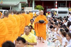 ภาพ No.242009:วันอาทิตย์ที่ 31 สิงหาคม พ.ศ. 2568 พิธีทำบุญแด่คณะสงฆ์ 122 รูป ฉลอง 121 ปี อำเภอคลองหลวง จ.ปทุมธานี เพื่อนำส่งช่วยเหลือคณะสงฆ์ 323 วัด 4 จังหวัดชายแดนภาคใต้ และช่วยเหลือประชาชนจากเหตุปะทะ แนวชายแดนไทย-กัมพูชา ณ บริเวณหน้าที่ว่าการอำเภอคลองหลวง จังหวัดปทุ