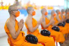 ภาพ No.89410:พิธีตักบาตร ข้าวสารอาหารแห้ง พิธีบูชาข้าวพระ และพิธีจุดเทียนใจ ไฟนิรันดร์  อนันตชัย ณ สภาธรรมกายสากล วัดพระธรรมกาย วันอาทิตย์ที่ 1 ตุลาคม พ.ศ. 2566