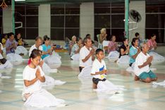 ภาพ No.235359:วันที่ 30-31 กรกฎาคม พ.ศ. 2568 วัดพระธรรมกาย มูลนิธิธรรมกาย ร่วมกับศูนย์ส่งเสริมศีลธรรมจังหวัดสุรินทร์ เปิดศูนย์พักพิงชั่วคราวเพื่อช่วยเหลือประชาชน ผู้อพยพจากเหตุปะทะกันตามแนวชายแดน ไทย-กัมพูชา ตั้งแต่วันที่ 24 กรกฎาคม พ.ศ.2568 เป็นต้นไป