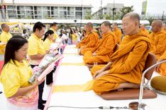 ภาพ No.241963:วันอาทิตย์ที่ 31 สิงหาคม พ.ศ. 2568 พิธีทำบุญแด่คณะสงฆ์ 122 รูป ฉลอง 121 ปี อำเภอคลองหลวง จ.ปทุมธานี เพื่อนำส่งช่วยเหลือคณะสงฆ์ 323 วัด 4 จังหวัดชายแดนภาคใต้ และช่วยเหลือประชาชนจากเหตุปะทะ แนวชายแดนไทย-กัมพูชา ณ บริเวณหน้าที่ว่าการอำเภอคลองหลวง จังหวัดปทุ