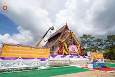 ภาพ No.255491:วันที่ 13 ตุลาคม พ.ศ. 2568 พิธีบรรจุพระบรมสารีริกธาตุ ผูกผ้า 7 สี เพื่อความเป็นสิริมงคล  และ ยกช่อฟ้า ประดิษฐานบนหลังคาอุโบสถวัดทุ่งเจริญธรรม ถวายบูชาธรรม 81 ปี หลวงพ่อธัมมชโย โดยคณะศิษยานุศิษย์ ณ วัดทุ่งเจริญธรรม อ.อมก๋อย จ.เชียงใหม่