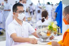 ภาพ No.76659:พิธีถวายโคมมาฆประทีป น้อมถวายเป็นพุทธบูชา แด่คณะพระภิกษุ สามเณร วัดพระธรรมกาย วันที่ 25 กุมภาพันธ์ พ.ศ. 2566