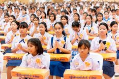 ภาพ No.246021:วันเสาร์ที่ 13 กันยายน พ.ศ. 2568 พิธีมอบผ้าไตรประธานกฐินสัมฤทธิ์เด็กดี V-Star ณ สภาธรรมกายสากล วัดพระธรรมกาย