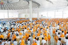 ภาพ No.162173:พิธีถวายภัตตาหารเมนูสวรรค์ เนื่องในวันออกพรรษา (ขึ้น 15 ค่ำ เดือน 11) วันพฤหัสบดีที่ 17 ตุลาคม พ.ศ. 2567 ณ หอฉันคุณยายอาจารย์ฯ วัดพระธรรมกาย