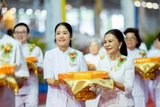 ภาพ No.240830:วันพุธที่ 27 สิงหาคม พ.ศ. 2568 พิธีทอดผ้าป่าเพื่อสร้างอาคาร  82 ปี หลวงพ่อธัมมชโย สมทบกฐินวัดพระธรรมกาย และกฐิน 30,000 วัดทั่วประเทศ ครั้งที่ 1