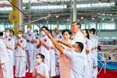 ภาพ No.86975:พิธีตักบาตร , พิธีบูชาข้าวพระ , พิธีจุดเทียนใจ ไฟนิรันดร์ อนันตชัย ในวันอาทิตย์ต้นเดือน 3 กันยายน พ.ศ. 2566 ณ วัดพระธรรมกาย