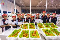 ภาพ No.202291:พิธีถวายภัตตาหารเป็นสังฆทาน แด่พระธรรมยาตรา ณ วัดพระธรรมกาย ตำบลคลองสาม อำเภอคลองหลวง จังหวัดปทุมธานี ในโครงการธรรมยาตรา กตัญญูบูชา มหาปูชนียาจารย์ พระมงคลเทพมุนี(สด จนฺทสโร) พระผู้ปราบมาร อนุสรณ์สถาน 7 แห่ง ปีที่ 13 วันที่ 27 มกราคม พ.ศ. 2568