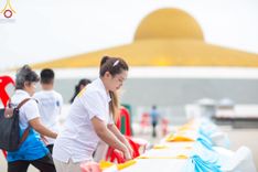 ภาพ No.218458:วันที่ 15 - 18 เมษายน พ.ศ. 2568 การเตรียมภาชนะสำหรับถวายภัตตาหาร , การจัดโต๊ะเก้าอี้ในลานธรรม , การแพ็คพัสดุงานต้อนรับ เพื่องานวันคุ้มครองโลก 22 เมษายน พ.ศ.2568 วัดพระธรรมกาย