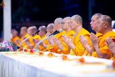 ภาพ No.188913:พิธีถวายภัตตาหารเป็นสังฆทาน แด่พระธรรมยาตรา ในโครงการธรรมยาตรา กตัญญูบูชา มหาปูชนียาจารย์ พระมงคลเทพมุนี(สด จนฺทสโร) พระผู้ปราบมาร ปีที่ 13 ณ อนุสรณ์สถานมหาวิหารพระมงคลเทพมุนี (โลตัสแลนด์) อ.สองพี่น้อง จ.สุพรรณบุรี วันที่ 4 มกราคม พ.ศ.2568