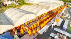ภาพ No.195988:พิธีถวายภัตตาหารเป็นสังฆทาน แด่พระธรรมยาตรา ณ วัดโบสถ์(บน) ตำบลบางคูเวียง อำเภอบางกรวย จังหวัดนนทบุรี ในโครงการธรรมยาตรา กตัญญูบูชา มหาปูชนียาจารย์ พระมงคลเทพมุนี(สด จนฺทสโร) พระผู้ปราบมาร อนุสรณ์สถาน 7 แห่ง ปีที่ 13 วันที่ 16 มกราคม พ.ศ. 2568