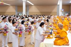 ภาพ No.145350:พิธีถวายผ้าอาบน้ำฝนและประทีปโคมไฟ ณ สภาธรรมกายสากล วัดพระธรรมกาย วันเสาร์ที่ 20 กรกฎาคม พ.ศ. 2567