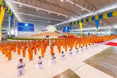 ภาพ No.237555:วันอาทิตย์ที่ 10 สิงหาคม พ.ศ.2568 พิธีมอบใบประกาศเกียรติคุณ โครงการสอบบาลี "ฉลองแชมป์" บูชาธรรม 80 ปี หลวงพ่อธัมมชโย ประจำปี 2568 และ พิธีมอบดวงแก้วสามเณรทรงบาลีไวยากรณ์ ณ สภาธรรมกายสากล วัดพระธรรมกาย ปทุมธานี