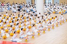 ภาพ No.239522:วันอาทิตย์ที่ 17 สิงหาคม พ.ศ. 2568 พิธีถวายคิลานเภสัช และอุปกรณ์ทางการแพทย์ แด่คณะสงฆ์ เนื่องในวันธรรมชัย ณ ห้องแก้วสารพัดนึก 2 สภาธรรมกายสากล วัดพระธรรมกาย