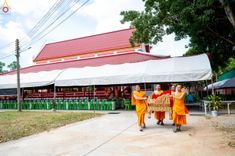 ภาพ No.234335:วันพฤหัสบดีที่ 24 กรกฎาคม พ.ศ. 2568 พิธีถวายสังฆทานแก่คณะสงฆ์ 323 วัด , พิธีมอบกองทุนหนุนแรงใจช่วยครูใต้ , พิธีทำบุญส่วนกุศลแด่ผู้วายชนม์ ในเหตุการณ์ความไม่สงบ 4 จังหวัด ชายแดนภาคใต้ (ปัตตานี , ยะลา , นราธิวาส , สงขลา) ปีที่ 21 ครั้งที่ 179 ณ วัดเวฬุวัน 