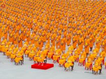 ภาพ No.182089:พระธรรมทายาทร่วมปฎิบัติธรรม รับฟังโอวาทจากหลวงพ่อทัตตชีโว และถ่ายภาพหมู่ประวัติศาสตร์ ณ ลานธรรมพระมหาธรรมกายเจดีย์  วัดพระธรรมกาย ในโครงการอุปสมบท บูชาธรรมมหาปูชนียาจารย์ วันที่ 13 ธันวาคม พ.ศ. 2567