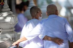 ภาพ No.201381:พระธรรมยาตราปฏิบัติธรรม และถ่ายภาพหมู่ประวัติศาสตร์ ณ อาคารธรรมยาตรา กตัญญูบูชามหาปูชนียาจารย์  ตรงข้ามวัดปากน้ำภาษีเจริญ จ.กรุงเทพมหานคร ในโครงการธรรมยาตรา กตัญญูบูชา มหาปูชนียาจารย์ พระมงคลเทพมุนี(สด จนฺทสโร) พระผู้ปราบมาร อนุสรณ์สถาน 7 แห่ง ปีที่ 13