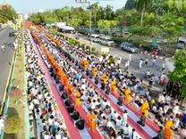 ภาพ No.235232:วันอาทิตย์ที่ 27 กรกฎาคม พ.ศ. 2568 พิธีตักบาตรพระ1,000 รูป ทำบุญเมืองพัทลุง ประธานสงฆ์ พระปริยัติวชิโรดม  เจ้าคณะจังหวัดพัทลุง ประธานฆราวาส นายรัฐศาสตร์ ชิดชู  ผู้ว่าราชการจังหวัดพัทลุง