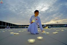ภาพ No.240994:วันพุธที่ 27 สิงหาคม พ.ศ. 2568 พิธีจุดประทีป ในวันธรรมชัย ณ วัดพระธรรมกาย