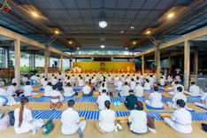 ภาพ No.188927:พิธีถวายภัตตาหารเป็นสังฆทาน แด่พระธรรมยาตรา ในโครงการธรรมยาตรา กตัญญูบูชา มหาปูชนียาจารย์ พระมงคลเทพมุนี(สด จนฺทสโร) พระผู้ปราบมาร ปีที่ 13 ณ อนุสรณ์สถานมหาวิหารพระมงคลเทพมุนี (โลตัสแลนด์) อ.สองพี่น้อง จ.สุพรรณบุรี วันที่ 4 มกราคม พ.ศ.2568