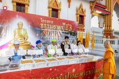 ภาพ No.195600:สาธุชนถวายภัตตาหารเป็นสังฆทาน แด่พระธรรมยาตรา ณ วัดสองพี่น้อง ต.ต้นตาล อ.สองพี่น้อง จ.สุพรรณบุรี ในโครงการธรรมยาตรา กตัญญูบูชา มหาปูชนียาจารย์ พระมงคลเทพมุนี(สด จนฺทสโร) พระผู้ปราบมาร อนุสรณ์สถาน 7 แห่ง ปีที่ 13 วันที่ 15 มกราคม พ.ศ. 2568
