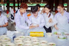ภาพ No.219400:วันอังคารที่ 22 เมษายน พ.ศ. 2568 พิธีมอบปัจจัยช่วยเหลือครู 4 จังหวัดชายแดนภาคใต้ , พิธีกล่าวคำถวายอุปกรณ์ เพื่อเตรียมการต้อนรับคณะสงฆ์ฯ , พิธีกล่าวคำถวายภัตตาหารเป็นสังฆทาน , คณะสงฆ์ฉันภัตตาหารเพล  เนื่องในวันคุ้มครองโลก พิธีถวายมหาสังฆทานแด่คณะสงฆ์