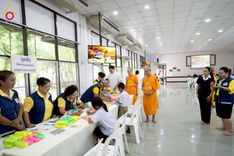 ภาพ No.230343:วันจันทร์ที่ 30 มิถุนายน พ.ศ. 2568 เจ้าอาวาสวัดพระธรรมกาย เยี่ยมอนุโมทนาให้กำลังใจ บุคลากรทางการแพทย์-เจ้าหน้าที่ผู้ปฏิบัติงาน โครงการรถตัดแว่นสายตาเคลื่อนที่สภากาชาดไทย เพื่อเด็กนักเรียนในชนบท พื้นที่จังหวัดปทุมธานี