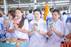 ภาพ No.149922:พิธีตักบาตร , พิธีปฎิบัติธรรม , พิธีถวายภัตตาหารเมนูสวรรค์ ในพรรษาแห่งการเข้าถึงธรรม วันธรรมชัย วันอังคารที่ 27 สิงหาคม พ.ศ.2567 ณ สภาธรรมกายสากล วัดพระธรรมกาย