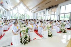 ภาพ No.239411:วันอาทิตย์ที่ 17 สิงหาคม พ.ศ. 2568 พิธีกดปุ่มอัญเชิญรูปเหมือน พระมงคลเทพมุนี (สด จันทสโร)  ณ มหาวิหารแก้วพระมงคลเทพมุนี  ศูนย์ปฏิบัติธรรมแก้วเมืองเลย