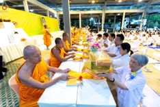ภาพ No.189432:พิธีถวายภัตตาหารเป็นสังฆทาน แด่พระธรรมยาตรา ในโครงการธรรมยาตรา กตัญญูบูชา มหาปูชนียาจารย์ พระมงคลเทพมุนี(สด จนฺทสโร) พระผู้ปราบมาร อนุสรณ์สถาน 7 แห่ง ปีที่ 13 ณ อนุสรณ์สถานมหาวิหารพระมงคลเทพมุนี (โลตัสแลนด์) อ.สองพี่น้อง จ.สุพรรณบุรี วันที่ 5 มกราคม 2568