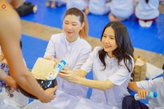 ภาพ No.243505:วันที่ 7 กันยายน พ.ศ. 2568 พิธีตักบาตร ข้าวสารอาหารแห้ง ในวันครูผู้ค้นพบวิชชาธรรมกาย ณ บ้านแก้วเรือนทองคุณยายฯ สภาธรรมกายสากล วัดพระธรรมกาย