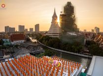 ภาพ No.201329:พระธรรมยาตราปฏิบัติธรรม และถ่ายภาพหมู่ประวัติศาสตร์ ณ อาคารธรรมยาตรา กตัญญูบูชามหาปูชนียาจารย์  ตรงข้ามวัดปากน้ำภาษีเจริญ จ.กรุงเทพมหานคร ในโครงการธรรมยาตรา กตัญญูบูชา มหาปูชนียาจารย์ พระมงคลเทพมุนี(สด จนฺทสโร) พระผู้ปราบมาร อนุสรณ์สถาน 7 แห่ง ปีที่ 13